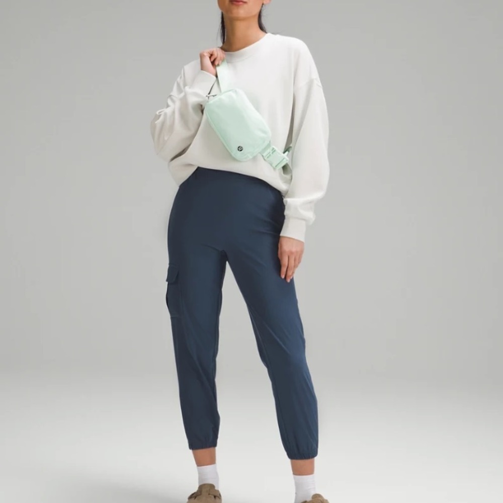 NWT Lululemon Athletica Everywhere Belt Bag in Mint Moment - Picture 2 of 6